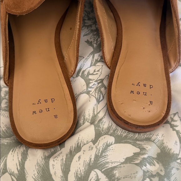 Target Mules - Picture 2 of 4